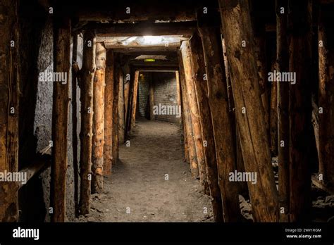 Musee Du Site Minier De Wallers Aremberg Avec Des Reconstitutions De