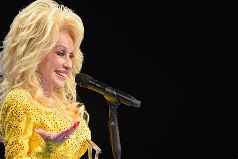 Parton's CMA Lifetime Achievement Award Celebrated With Tribute