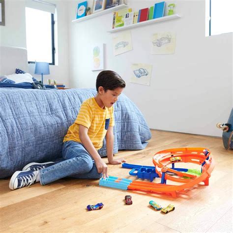 Orjinal Hot Wheels İkili Yarış ve Akrobasi Pisti Bebekya