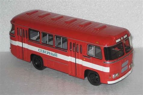 Модели автобусов ПАЗ в масштабе 1:43.