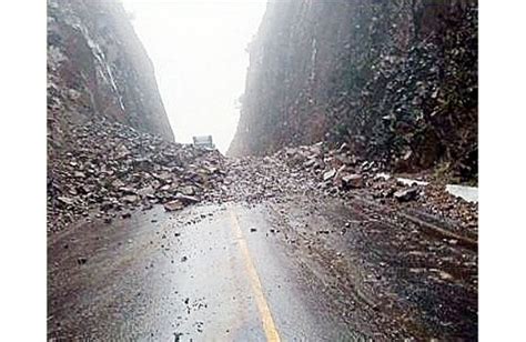 Lluvias En El Estado Provocan Deslaves De Tierra Y Rocas En Carreteras