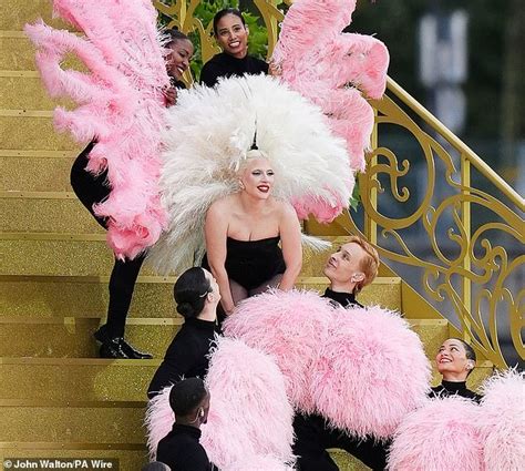 Lady Gaga Fans Are Left Unimpressed As She Performs Mon Truc En Plumes