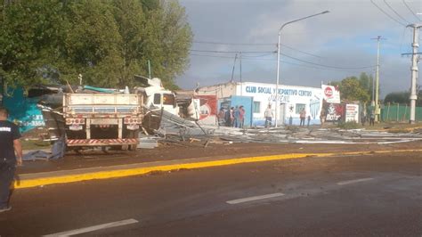 Un Camión Chocó De Atrás A Una Camioneta Y Murió La Conductora Mendovoz