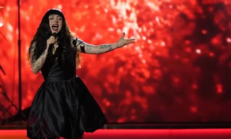 Mon Laferte es una Leading Lady de La Academia Latina de la Grabación La Razón