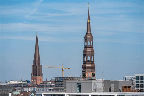 Hamburg Blick Von Der Elbphilharmonie Auf Hamburger T Rme Flickr