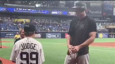 VIDEO: Aaron Judge Gave Kids His Bat and Batting Gloves Tuesday and ...