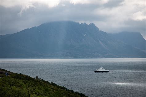 Sinking Ship on the Ocean · Free Stock Photo