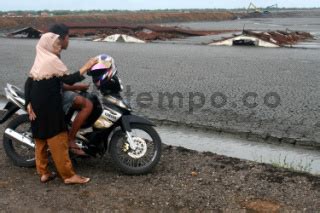 Semburan Lumpur Panas Lapindo Di Porong Jawa Timur DATATEMPO