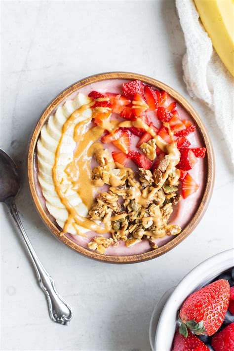 Minute Strawberry Banana Smoothie Bowl Bakerita