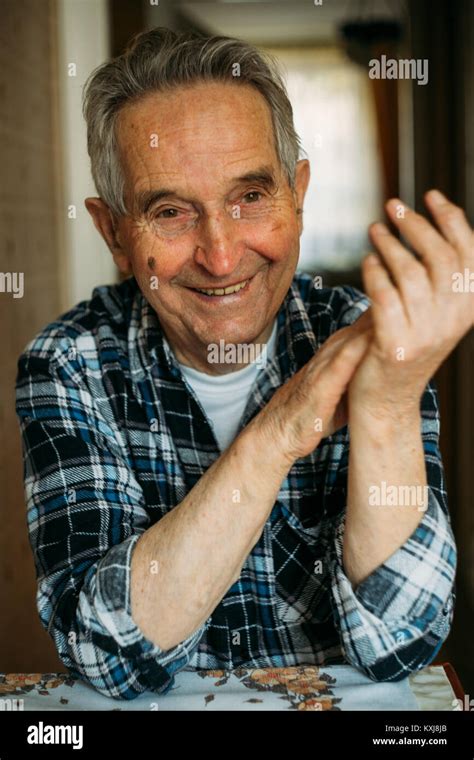 Elderly Man 80 90 Yrs Hi Res Stock Photography And Images Alamy