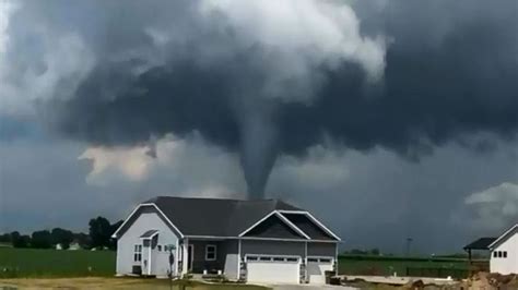 27 Reported Tornadoes Rip Through Iowa Devastating Towns Abc News