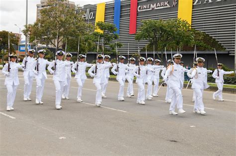 En Imágenes Con Honores Al Presidente Duque Comenzó El Desfile Del Día