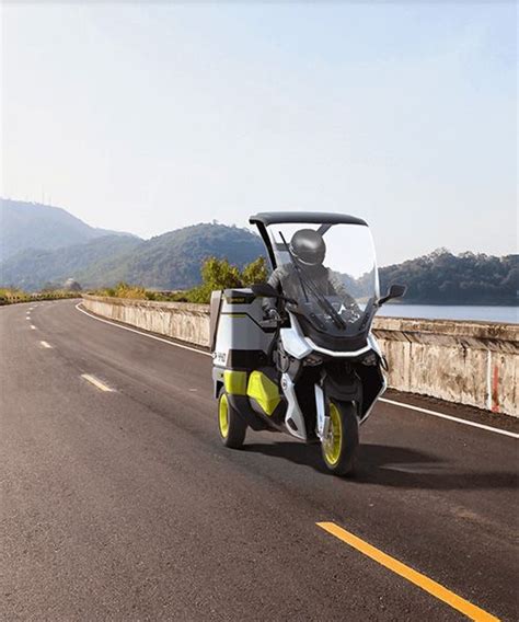 Rapide 3 Electric Cargo Scooter Fast Charges To 80 In Just 15 Minutes