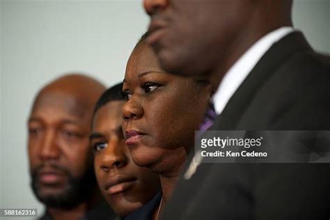 Tracy Martin Father Of Trayvon Martin Photos And Premium High Res