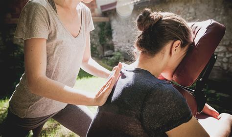 Le Massage Amma Assis La Recette Antistress Des Travailleurs Le Lab