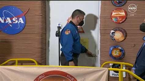 Four Nasa Volunteers Exit Space Agency S Simulated Mars Habitat In