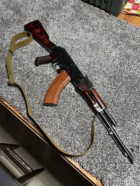 Can’t help but to love a classic setup! : r/guns 