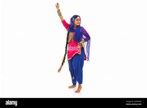 A Giddha dancer performing a Dance step Stock Photo - Alamy