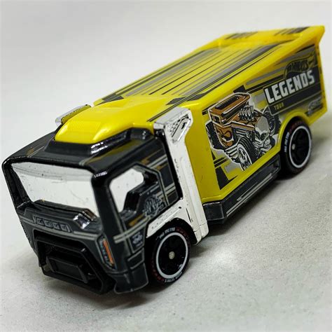 JULIAN S HOT WHEELS BLOG Hiway Hauler 3 0 2019 Hot Wheels Id HW Metro