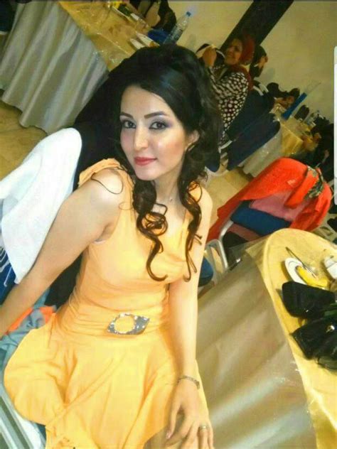 Hot Girl Likes To Take Some Hot Selfies For Her Lover S Scrolller