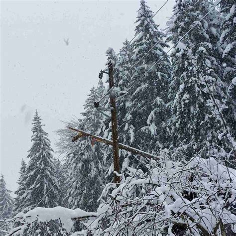 Nekaj sto odjemalcev na Štajerskem še vedno brez elektrike