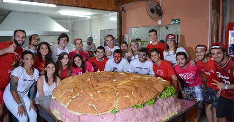 G1 Lanche Gigante Para Calouros Dobra De Tamanho E Chega A Quase