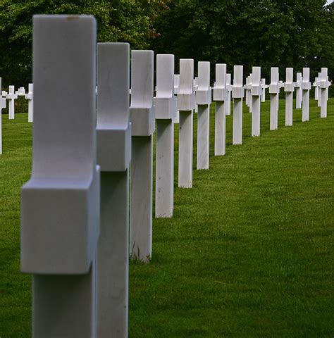 Row Of Graves Cambridge American Cemetery And Memorial Th Flickr