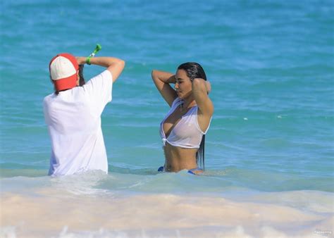 Kim Kardashian Khloé Kardashian Kourtney Kardashian kimkadarshian kimkardashian Nude