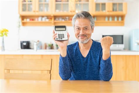 60歳代の独身です。【60歳代ひとり世帯】で貯蓄300万円未満は何パーセントいますか？ 定年退職者の多いシニア世代、貯蓄平均と中央値はいくらか