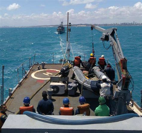 Navios Patrulha Guaíba e Goiana realizam exercícios operativos