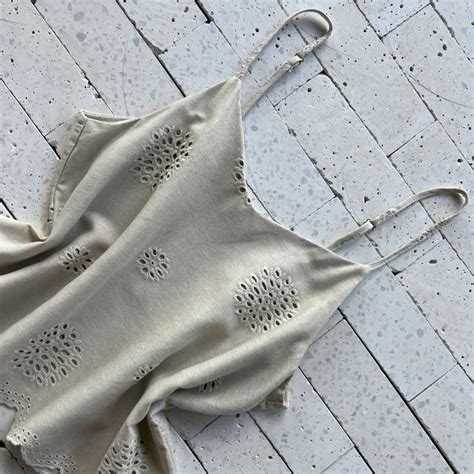 Regata Linho Bordado Laise Luxo Nude Dondoca Moda Feminina