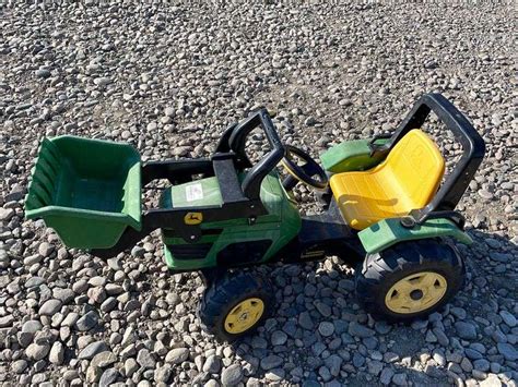 Kids John Deere Loader Tractor - Yorkton Auction Centre