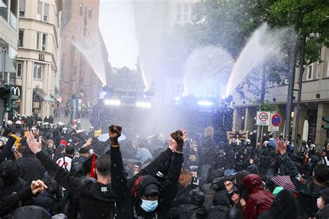 Fotos Ausschreitungen Bei Anti Rassismus Demo In Hamburg