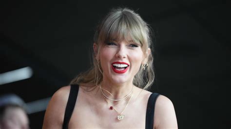 Taylor Swift at Super Bowl: Photos of celebration with Travis Kelce