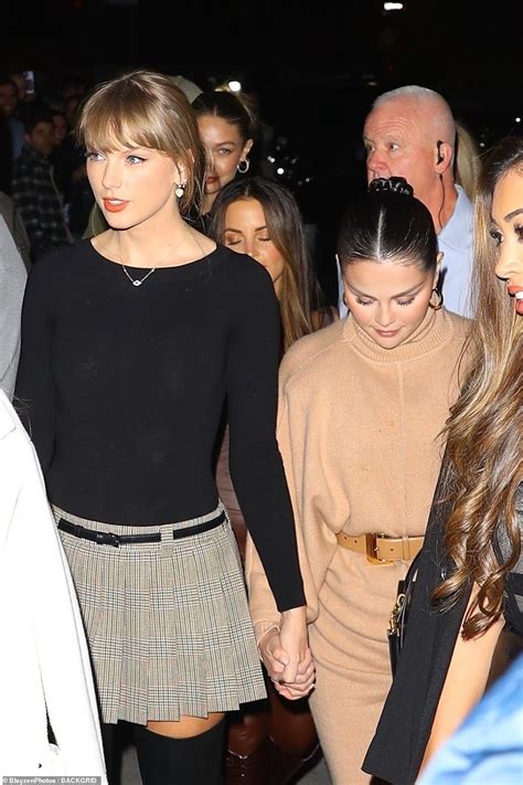 Taylor Swifts Epic Girls Night Out Singer Steps Out With Bffs Selena