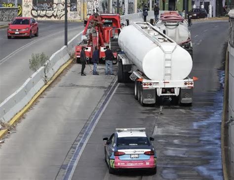 Falla De Pipa Provoca Cierre En Paso A Desnivel Del 5 De Mayo