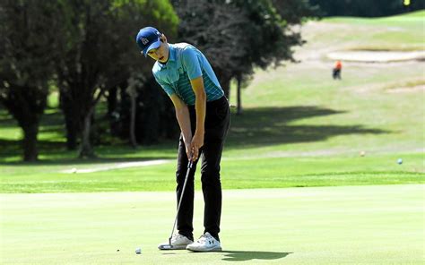 Le jeune golfeur toulousain Paul Melocco en tête en jouant sous le par