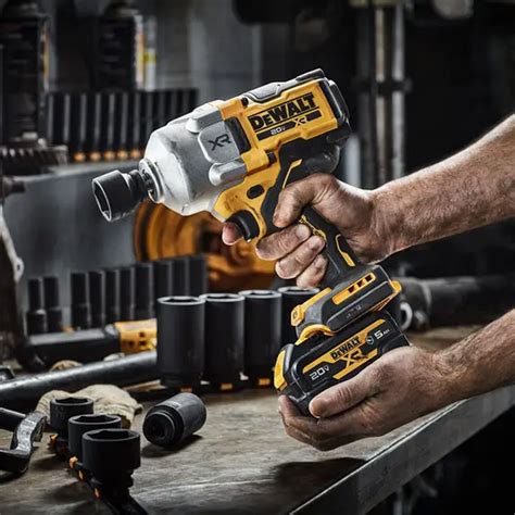 Dewalts New V Max Xr Brushless High Torque Impact Wrench Ohio