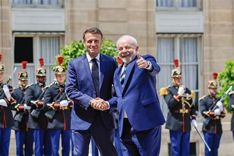 Lula e Macron falam de acordo Mercosul cooperação em defesa e