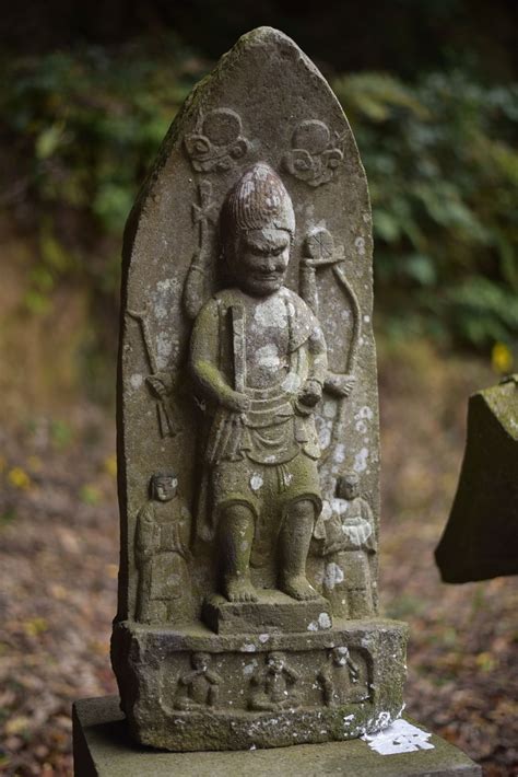 日吉神社の境内にまつられる二基の庚申塔（12） 大分県国東市国見町大熊毛 日々の”楽しい”をみつけるブログ