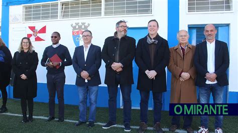 O Mirante Emblema De Vialonga Vence Na Inaugura O Do Relvado