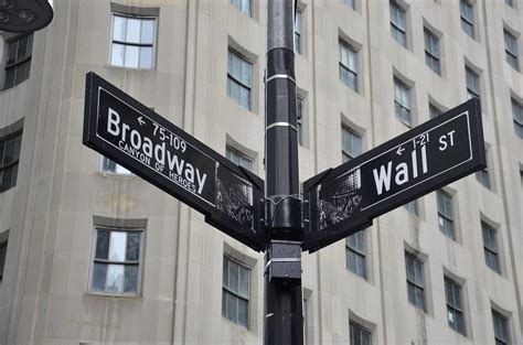 broadway    famous  longest street   york traveler lifes