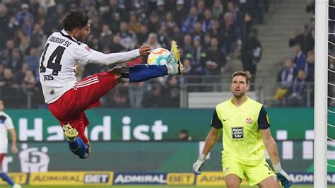 Wildes Finale Gegen Lautern Hsv Verschie T Elfmeter Und Kassiert