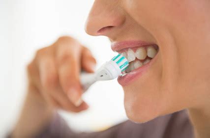 Comment bien choisir sa brosse à dent et son dentifrice