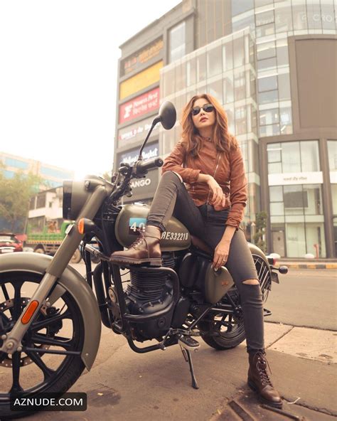 SAUMYA TANDON Nude AZNude