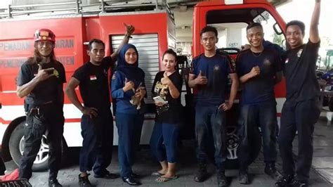 Aksi Heroik Jam Evakuasi Kucing Di Fly Over Ini Bikin Haru