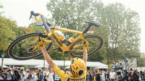 Jonas Vingegaards Bike A Custom Yellow Cervelo S5