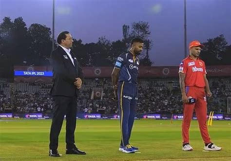 Hardik Pandya Kisses Shikhar Dhawan After The Toss In Mohali