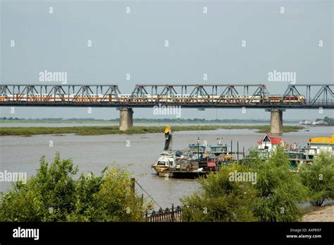 Songhua river bridge hi-res stock photography and images - Alamy