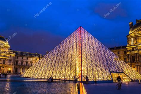 The Louvre at night in Paris – Stock Editorial Photo © bloodua #65740871